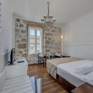 4* Hotel Black
